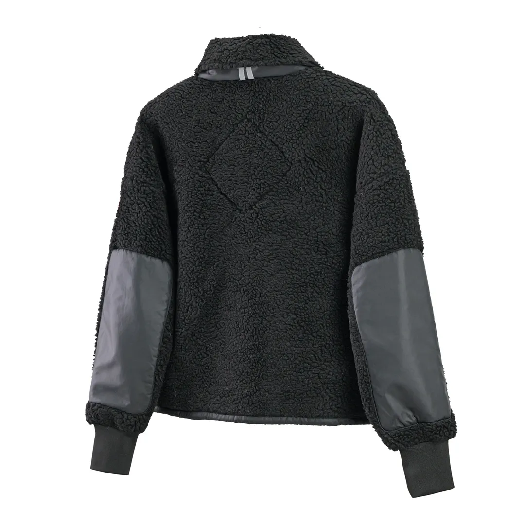 P620 Canada Goose/Canada Goose Lambswool Zip Stand Collar Sweatshirt Simcoe Lambswool Zip Jacket is made of Kind artificial long-hair sherpa. Our new generation of wool fleece helps keep the earth cold and the people on it warm. It features dropped shoulders, a high collar and an adjustable waist hem with internal drawstrings. Standard embroidery color label; top-quality goose Simcoe lambskin color: apricot black size: S M L